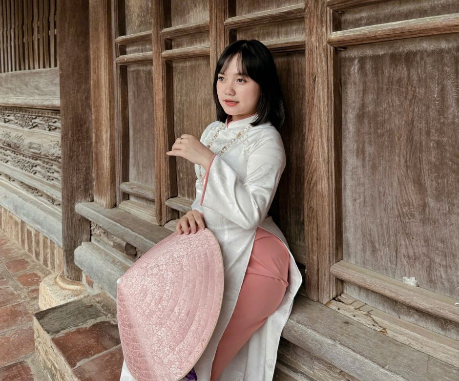 áo dài gấm cách tân